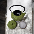 Żeliwny dzbanek do herbaty Zen, zielono-srebrny (0,6 l)