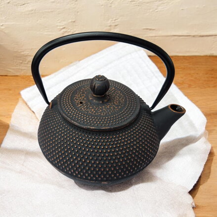 Żeliwny dzbanek do herbaty Arare, czarno-miedziany (0,8 l)