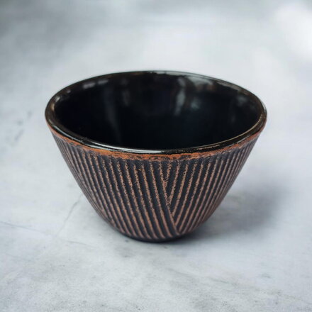 Żeliwna czarka Zen, czarno-miedziana (0,12 l)